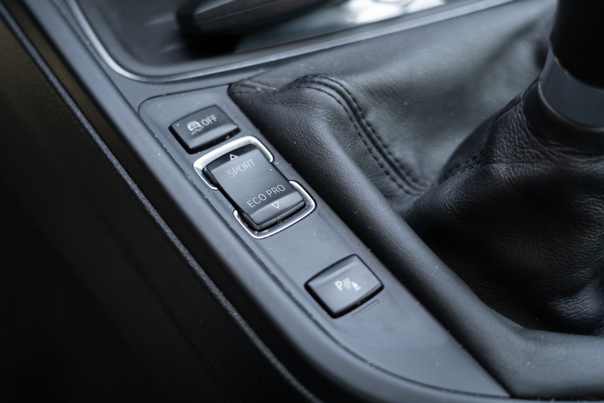 BMW
 3-Series 318 D Gran Turismo