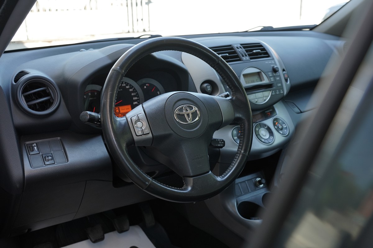 Toyota
 RAV4
 2,2 D