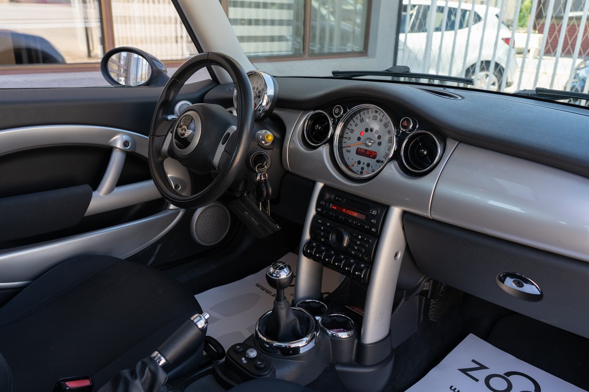 MINI
 Cooper 
 1,6 Benzin