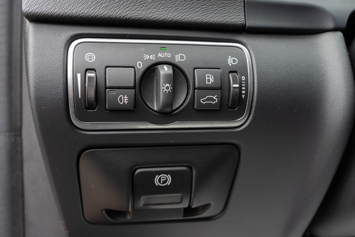 Volvo
 S60
 2.0D D2 Kinetic Business