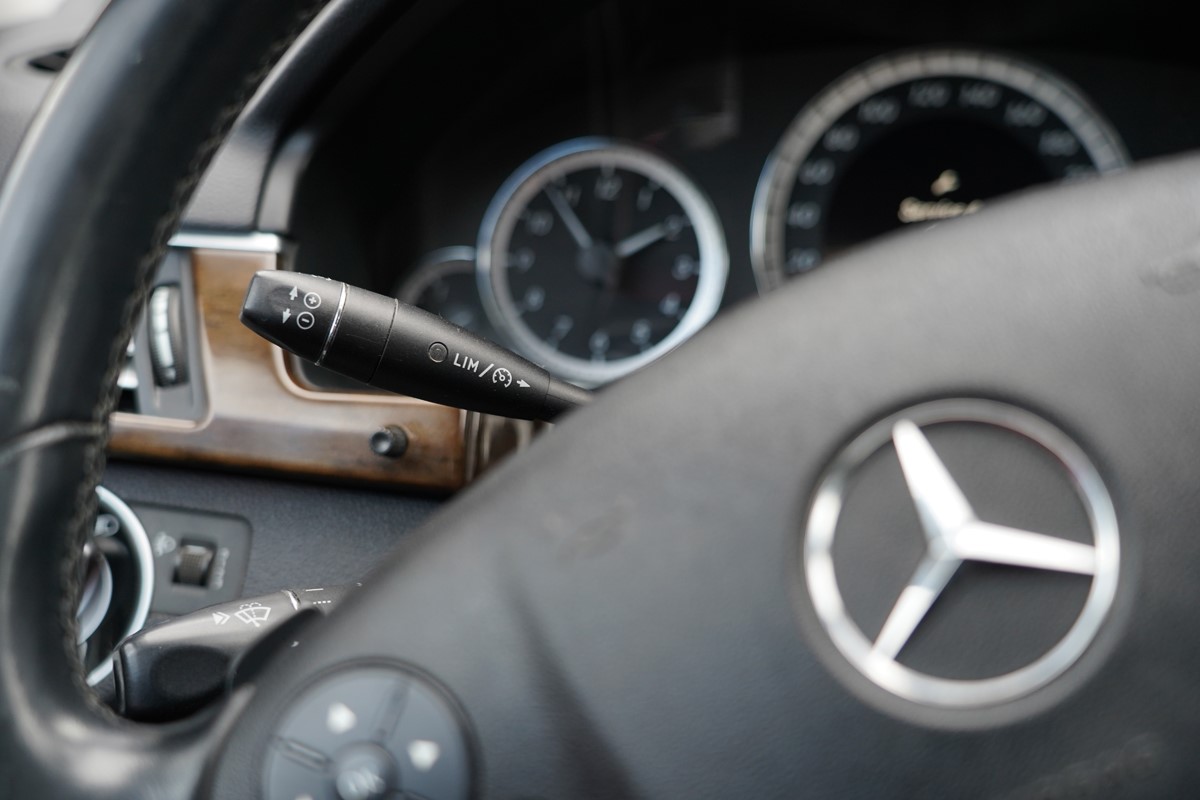 Mercedes-Benz E-Class
 220 CDI