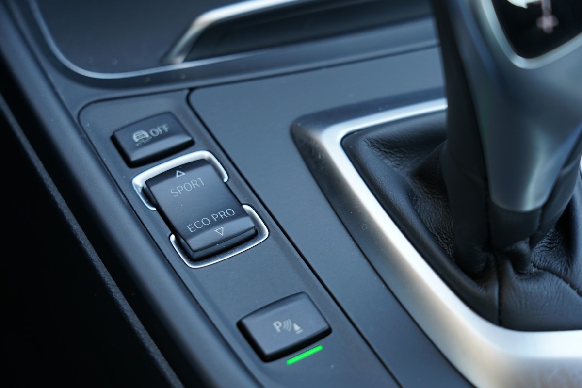 BMW
 3-Series 320 d Automatik 