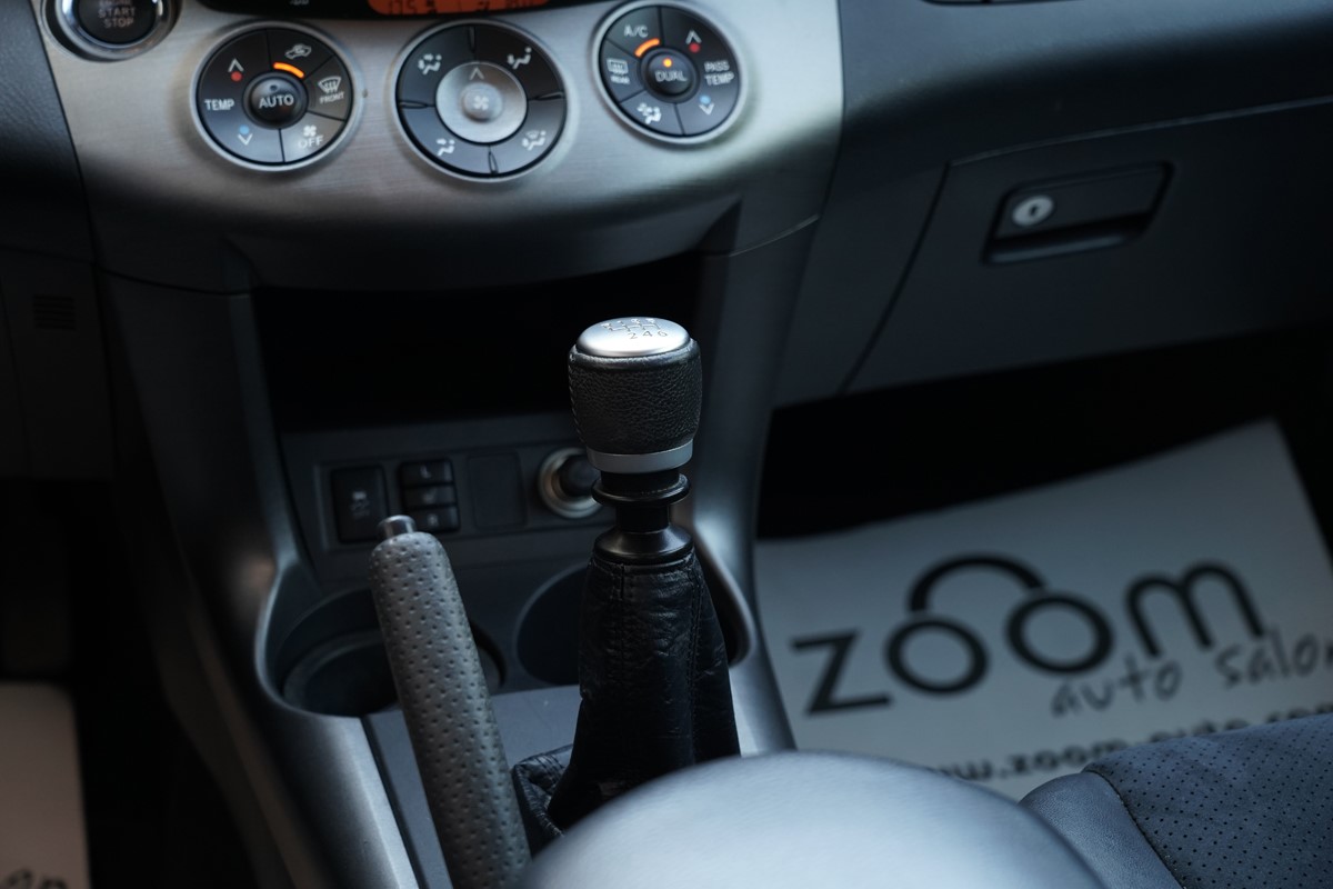 Toyota
 RAV4
 2,2 D