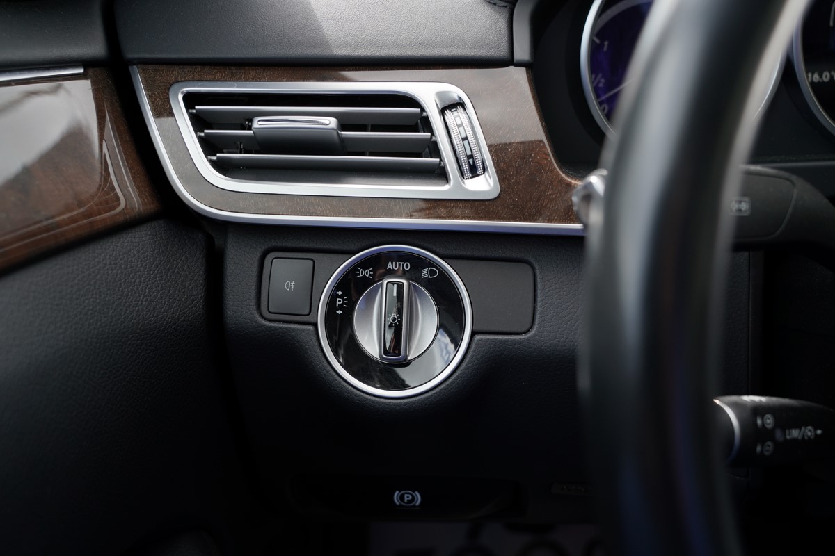 Mercedes-Benz E-Class
 200 CDI