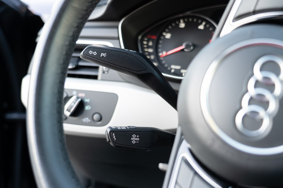 Audi A4
 30 TDI