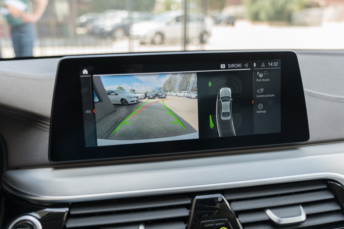BMW
 5-Series 520d xDrive