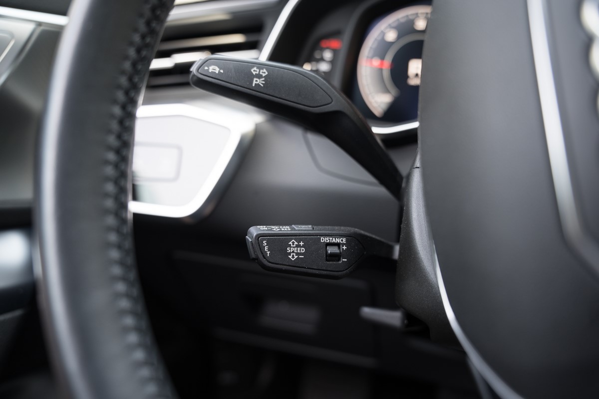 Audi A6
 2.0 TDI S line