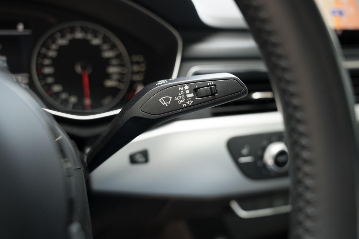 Audi A4
 2.0 TDI S line