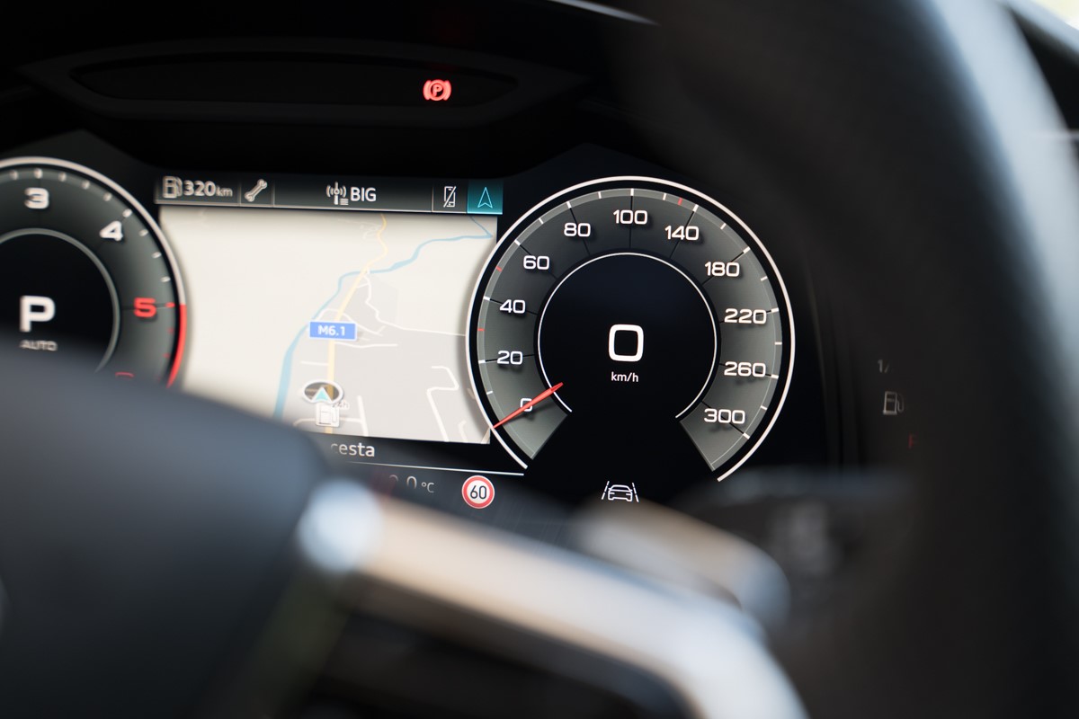 Audi A6
 3.0 TDI S line QUATTRO