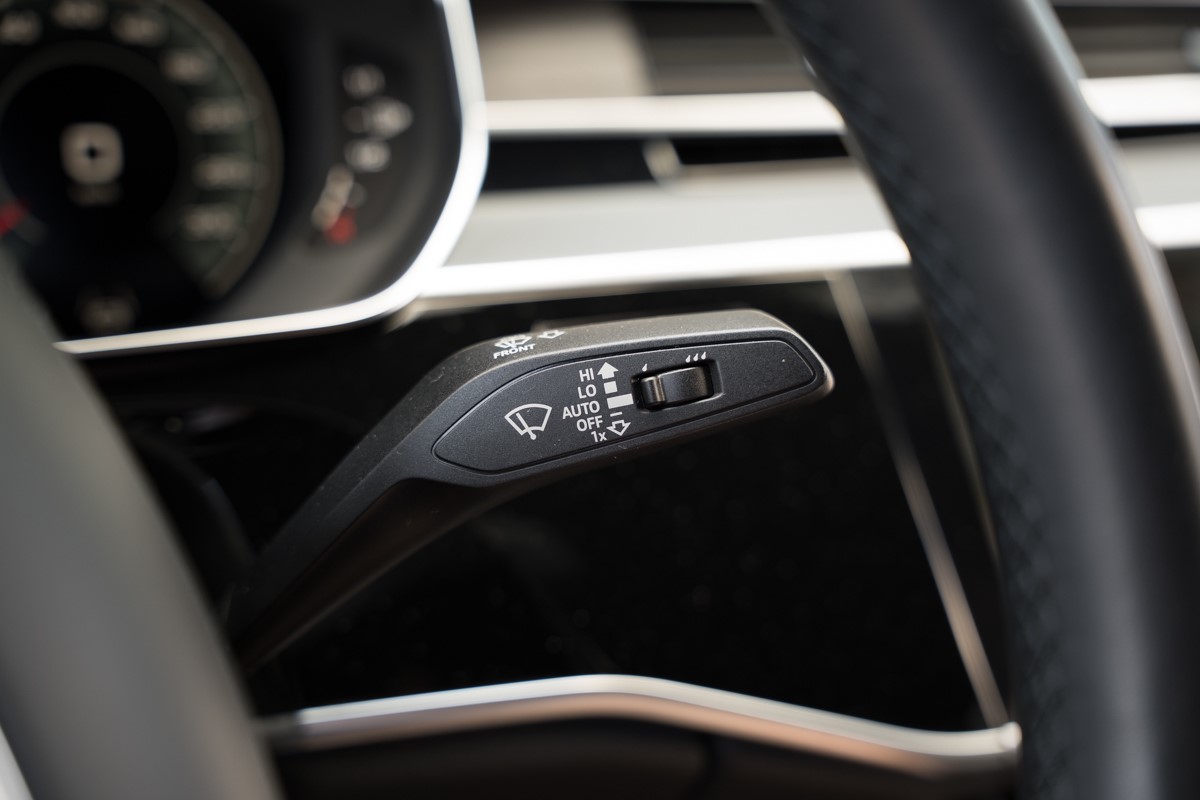 Audi A8
 3.0 TDI S line QUATTRO