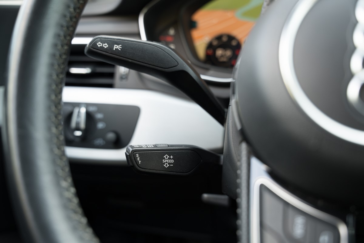 Audi A4
 2.0 TDI S line