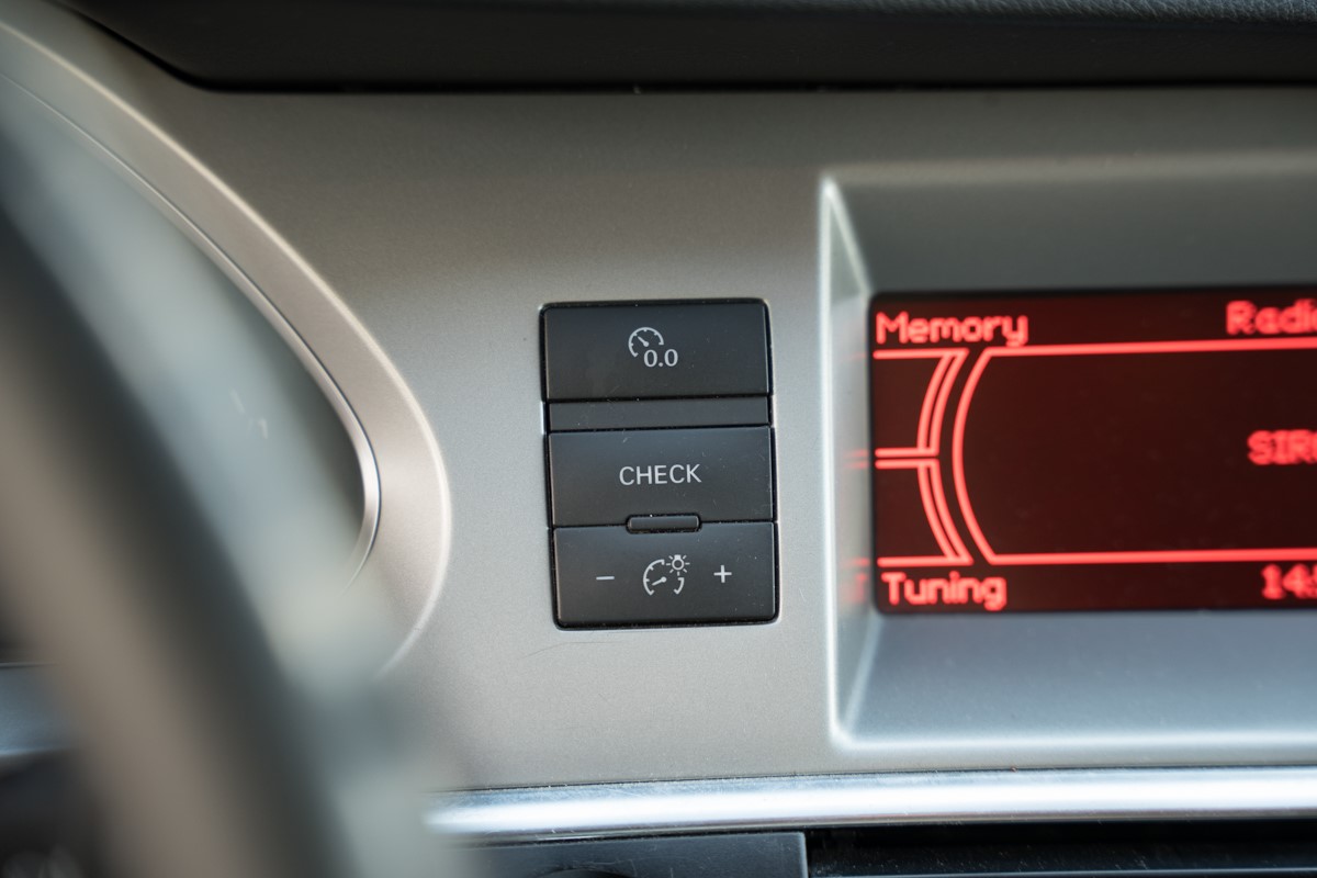 Audi A6
 2.0 TDI 