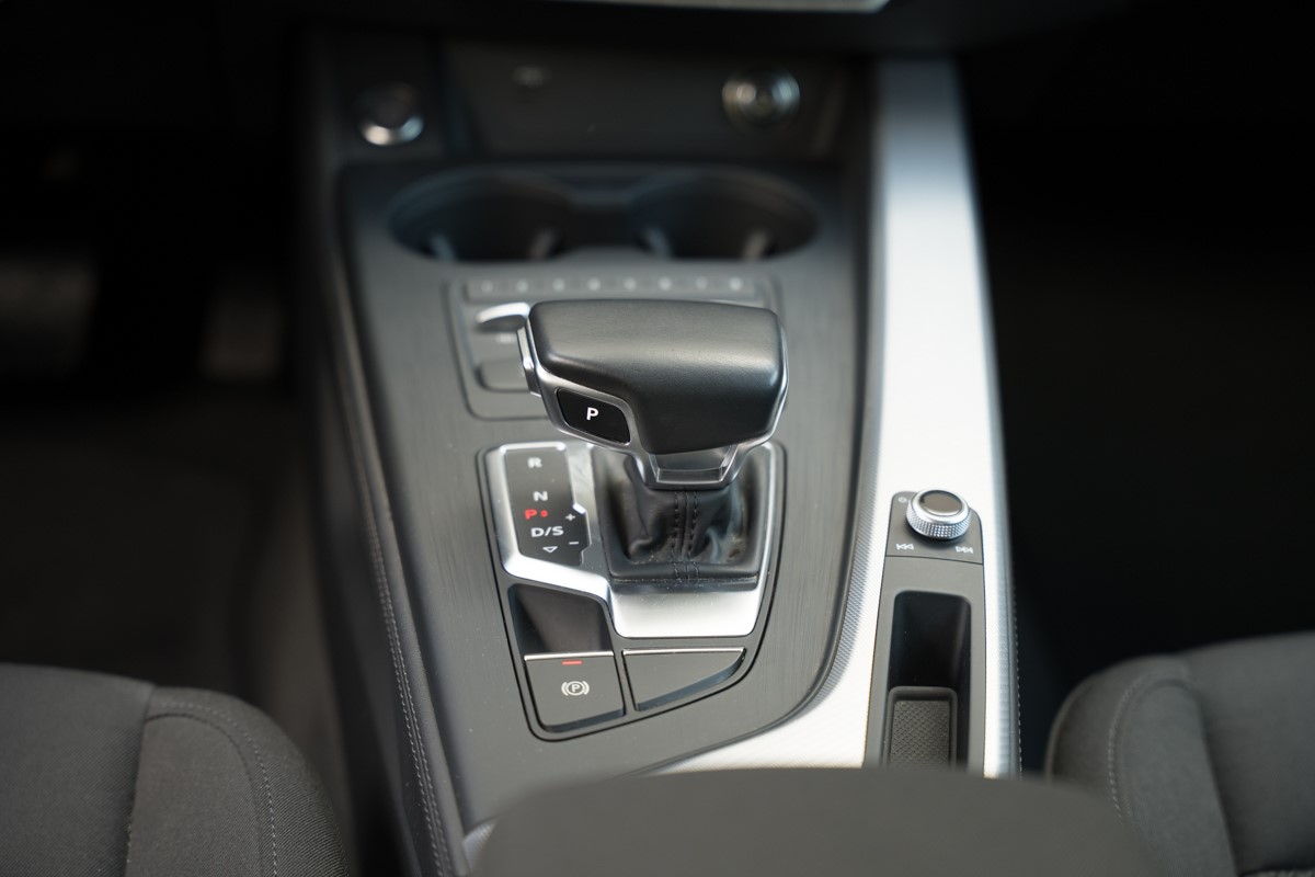 Audi A4
 35 TDI S-Tronic