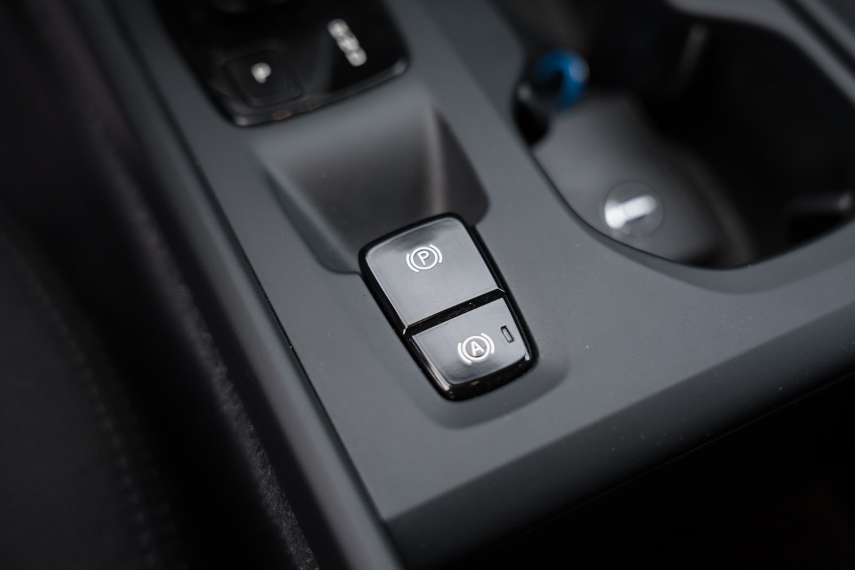 Volvo
 XC40 2.0 D D3