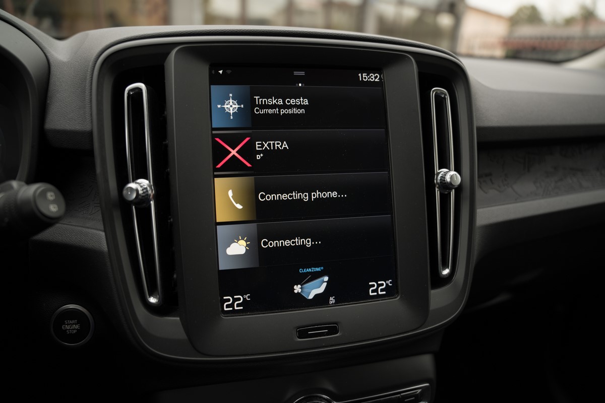 Volvo
 XC40 2.0 D D3