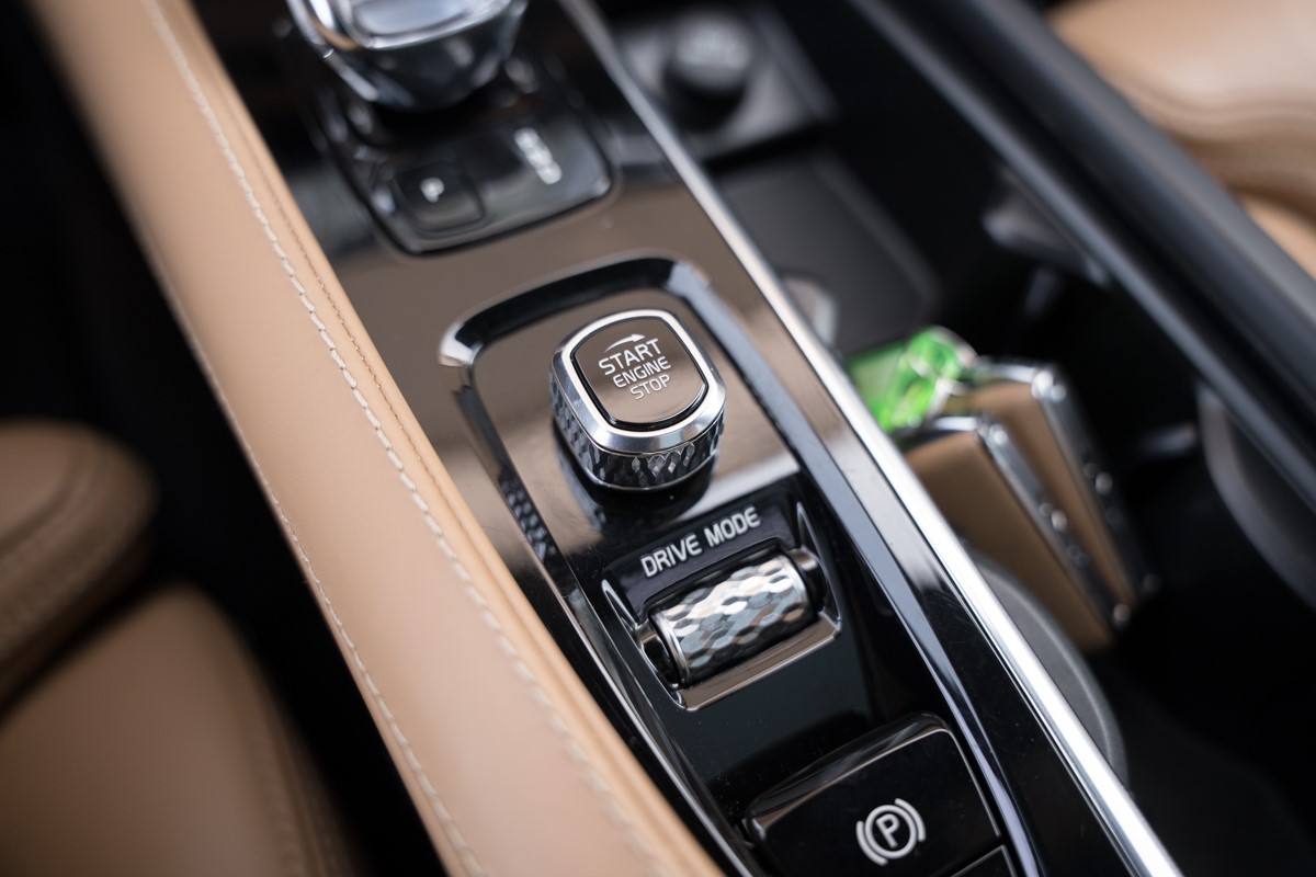 Volvo
 XC90 
 2.0 D B5 AWD Inscription 