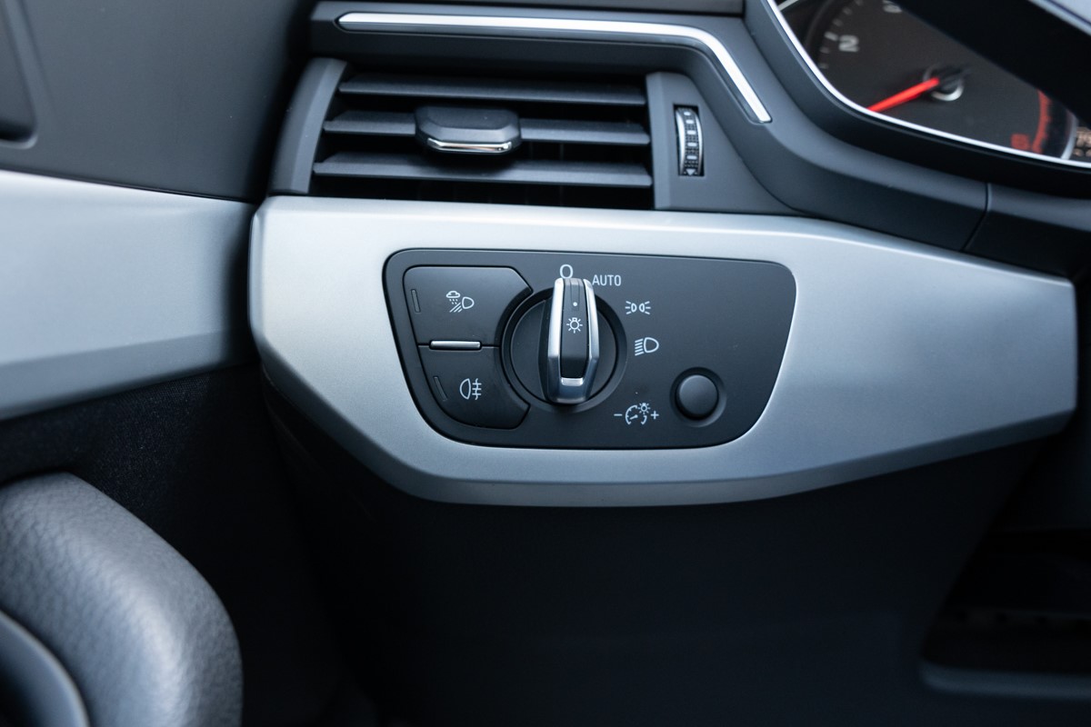 Audi A4
 2.0 TDi Ultra S-tronic Business