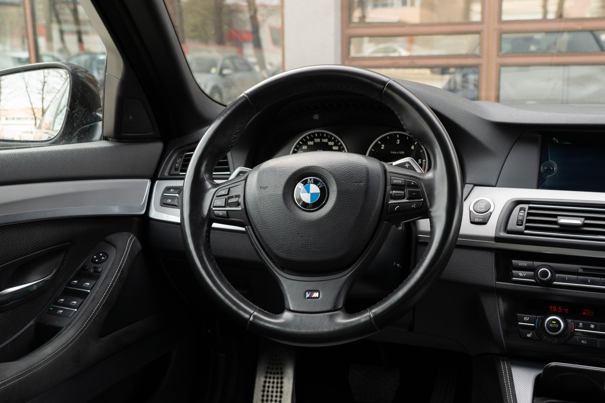 BMW
 5-Series 530 D