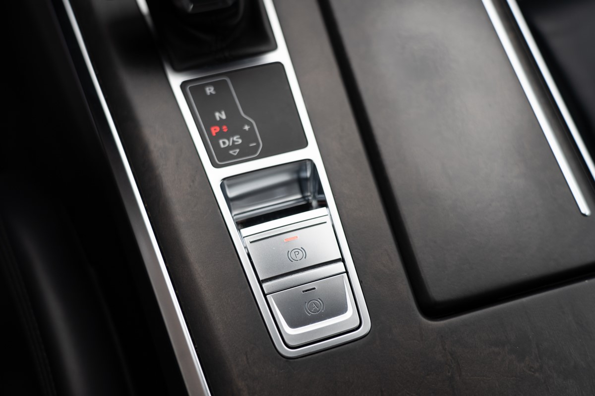 Audi A6
 3,0 TDI