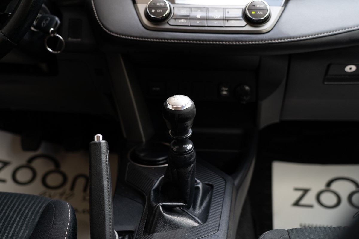 Toyota
 RAV4
 2,0 4x4