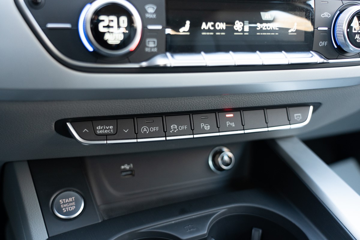 Audi A4
 2.0 TDI