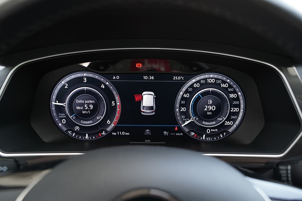 Volkswagen Tiguan
 2.0 TDI  BMT 4MOTION  Virtual Dashboard 