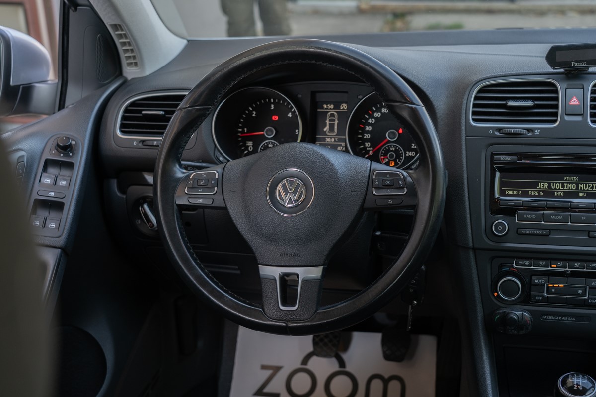 Volkswagen Golf VI 1,6 CR TDI COMFORTLINE 