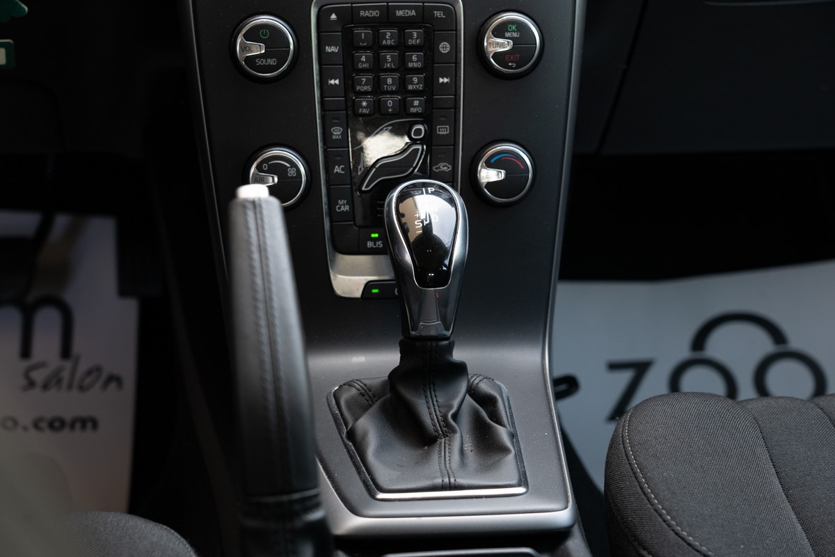 Volvo
 V40 D2