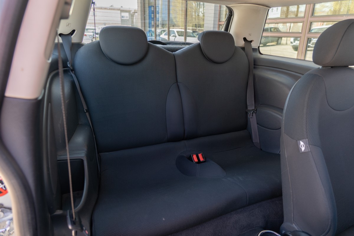 MINI
 Cooper 
 1,6 Benzin