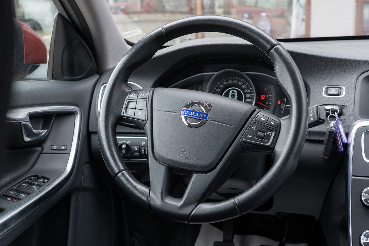 Volvo
 S60
 2.0D D2 Kinetic Business