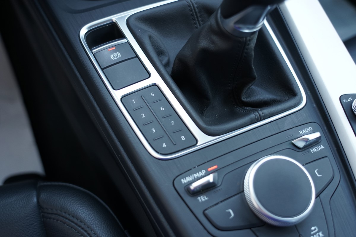 Audi A4
 2.0 TDI ULTRA 150 BUSINESS LINE
