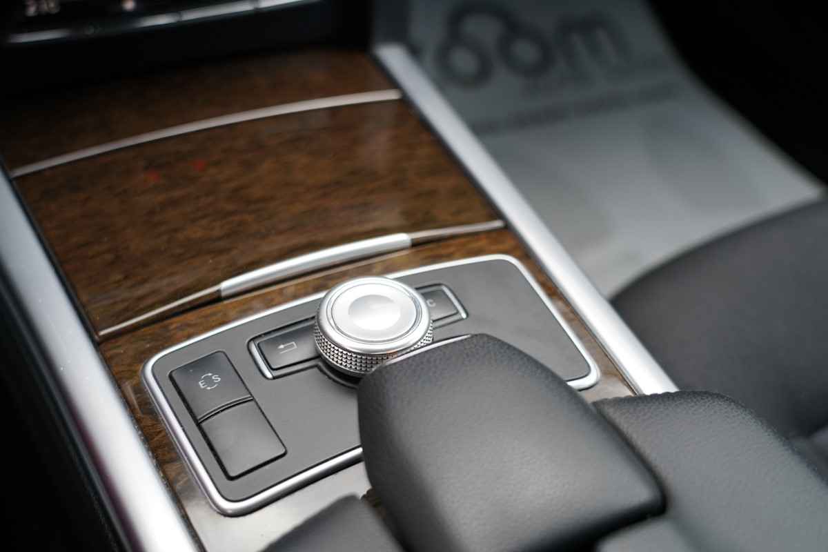 Mercedes-Benz E-Class
 220 CDI