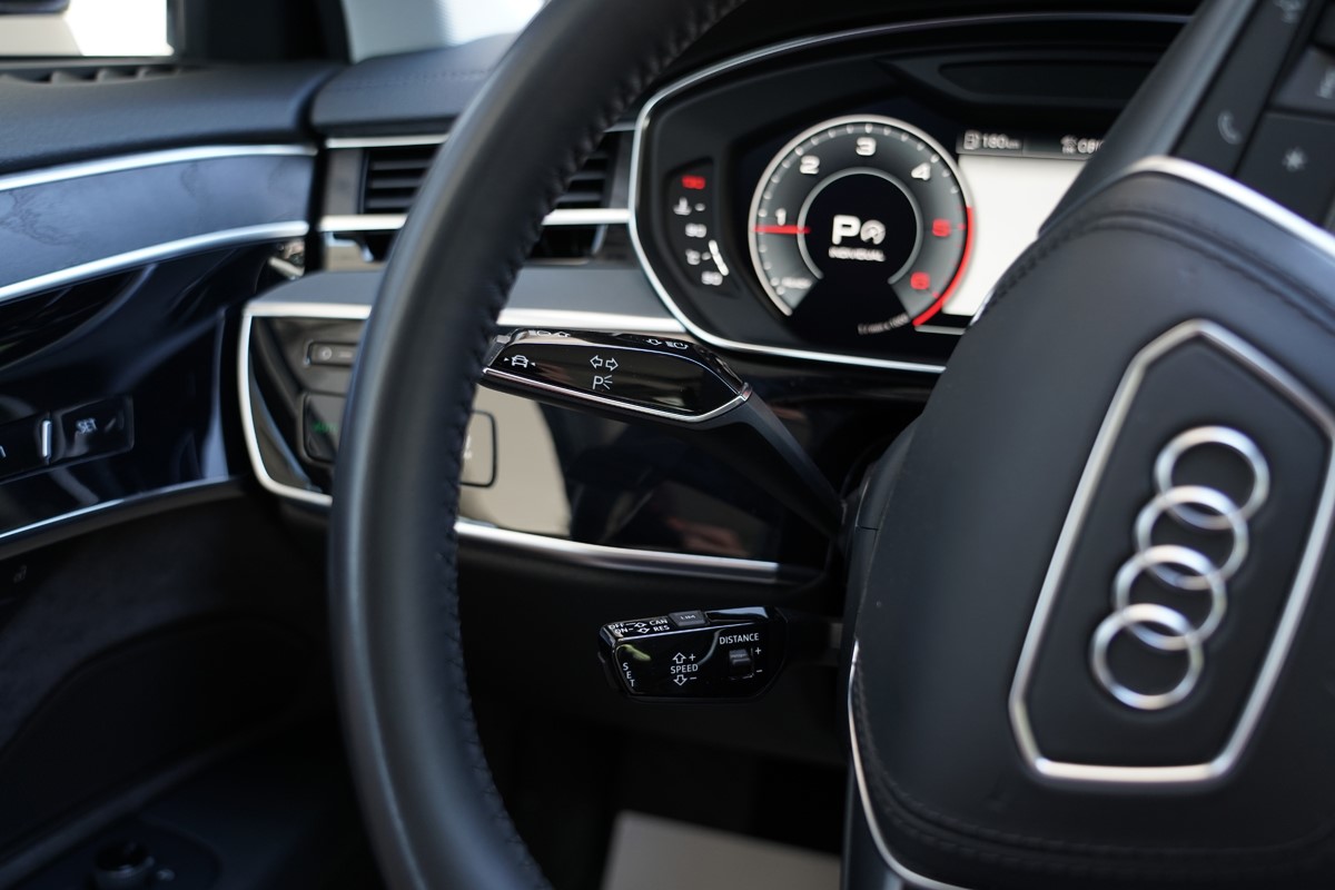Audi A8
 50 TDI Quattro Tiptronic
