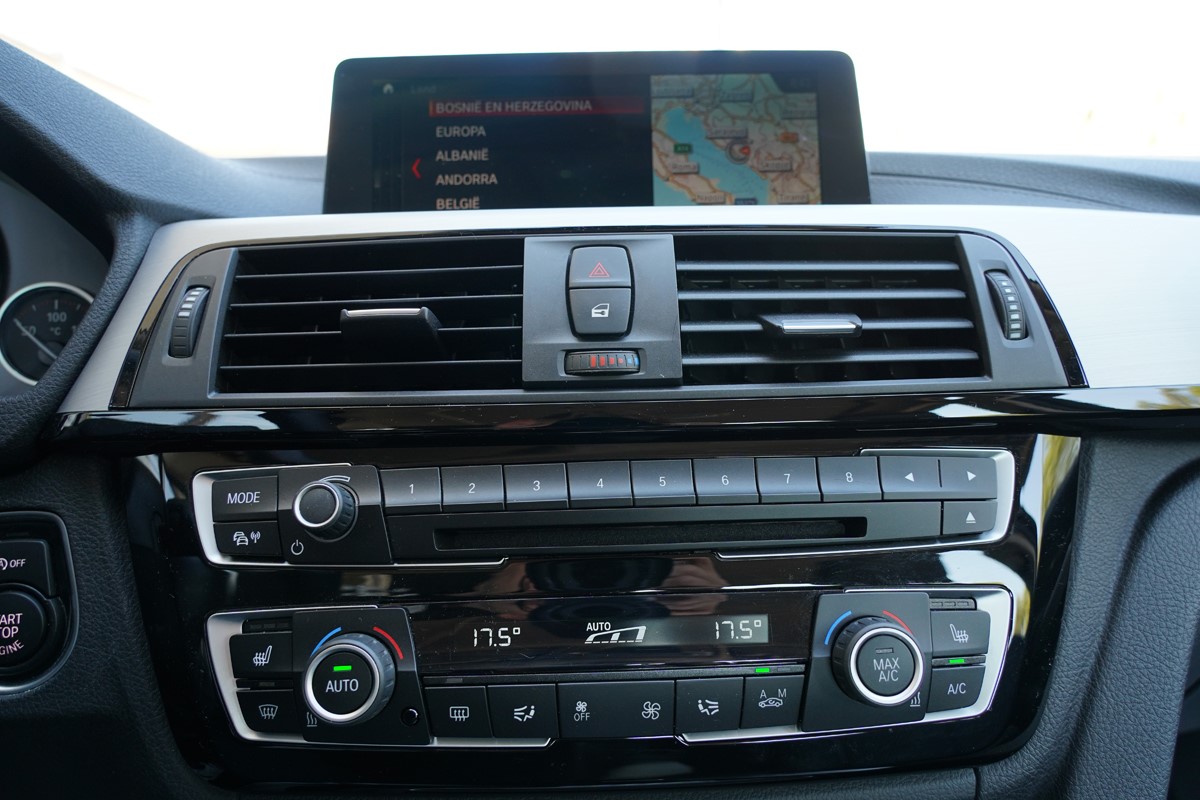 BMW
 3-Series 320 d Automatik 