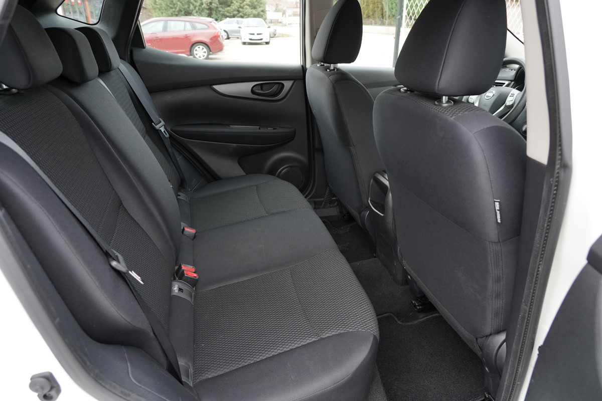 Nissan
 Qashqai 1.5 DCI