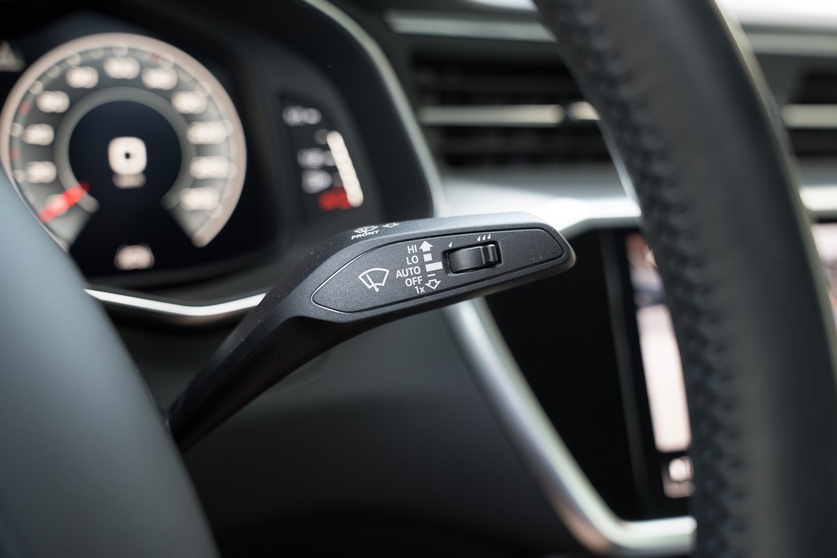 Audi A6
 2.0 TDI S line