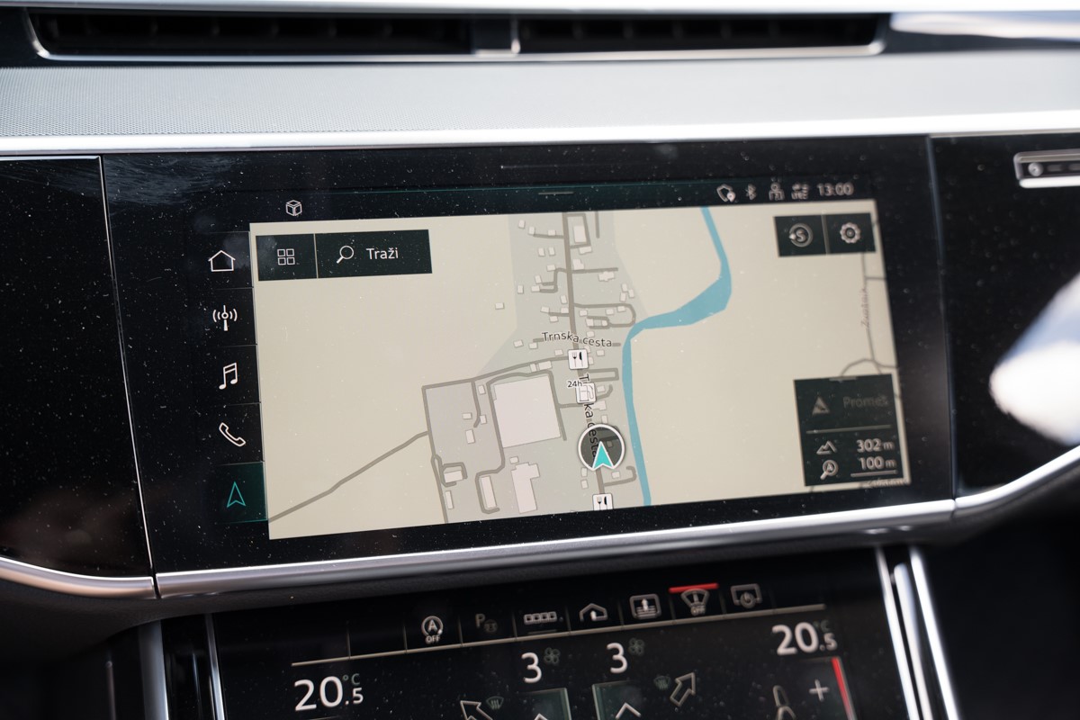 Audi A8
 3.0 TDI S line QUATTRO