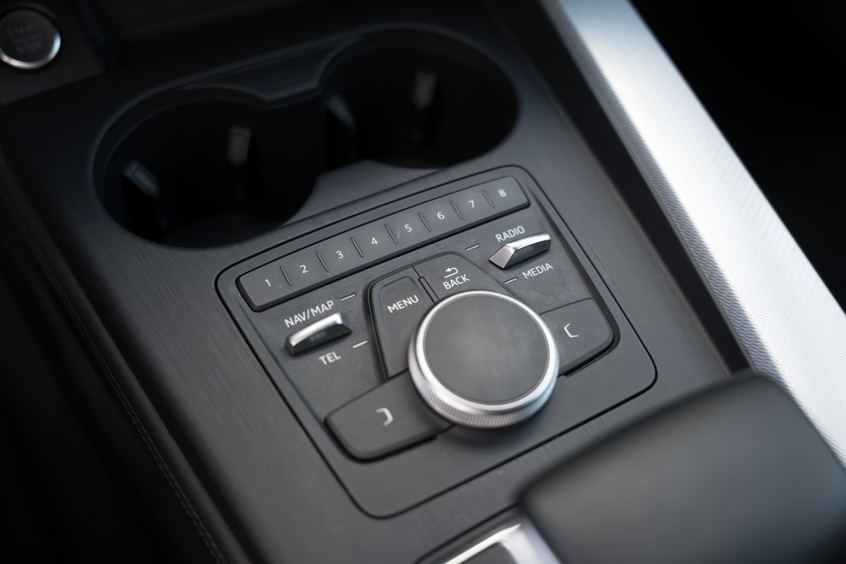 Audi A4
 35 TDI S-Tronic