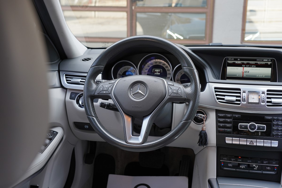 Mercedes-Benz E-Class
 E 220 BLUETEC