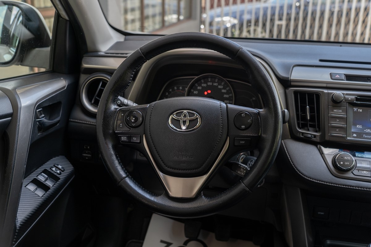Toyota
 RAV4
 2,0 4x4