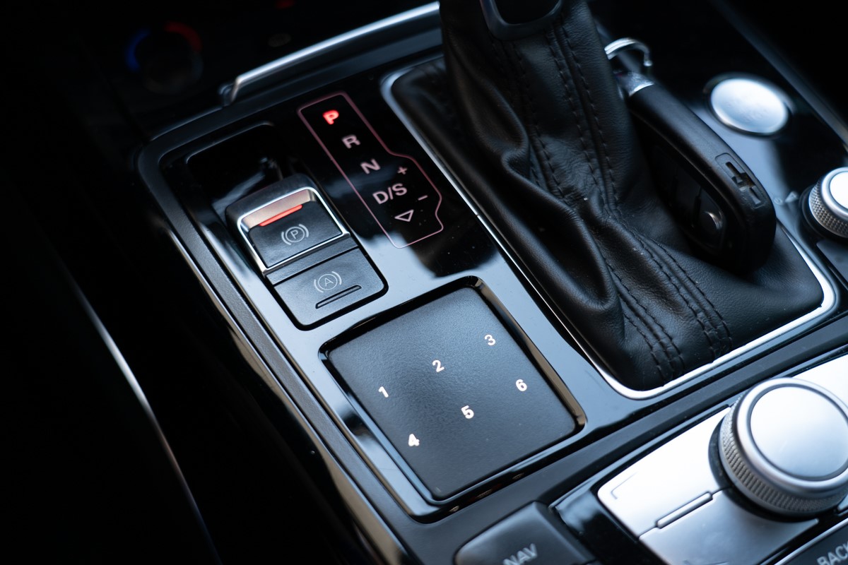 Audi A6
 2,0 TDI S-line