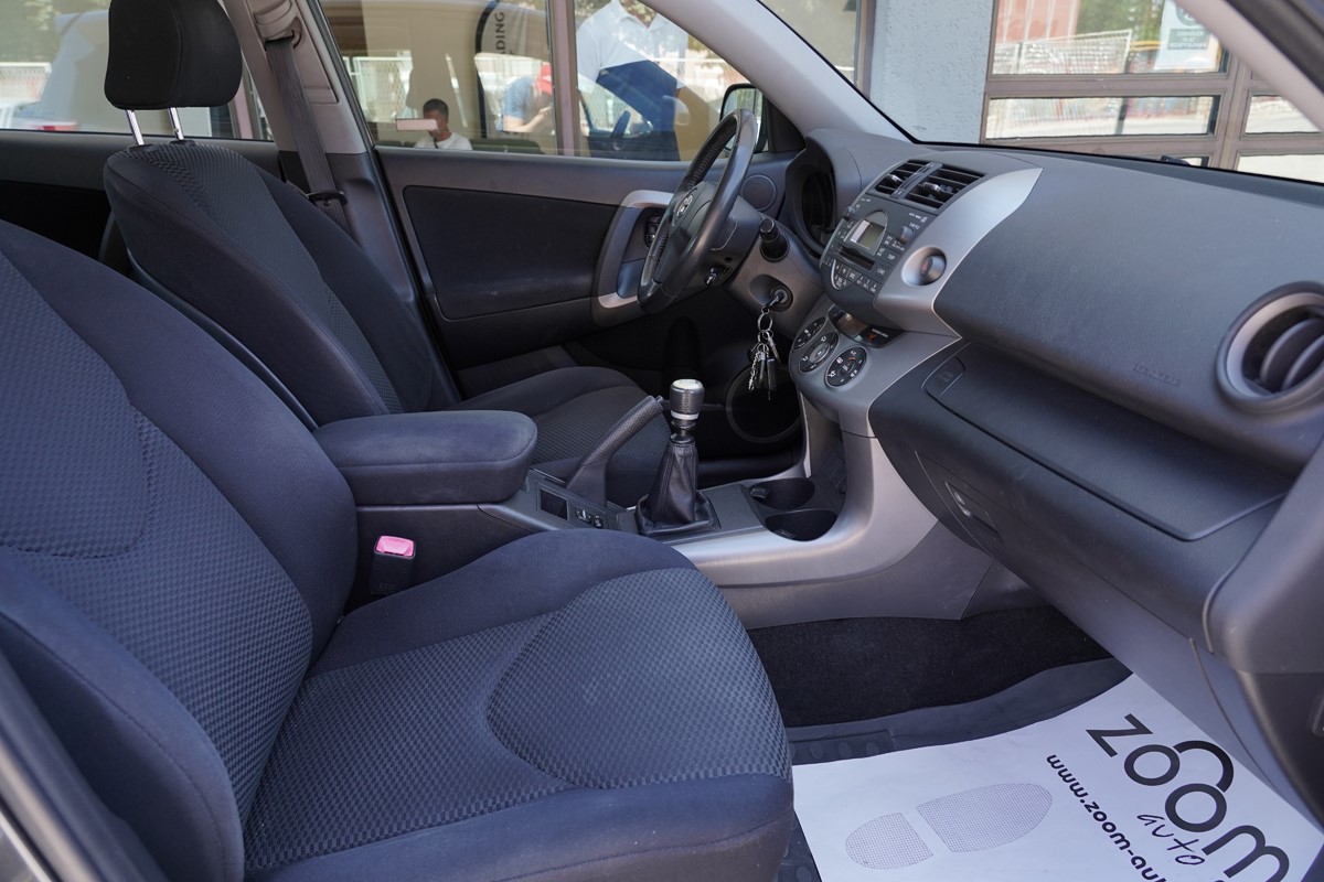 Toyota
 RAV4
 2,2 D