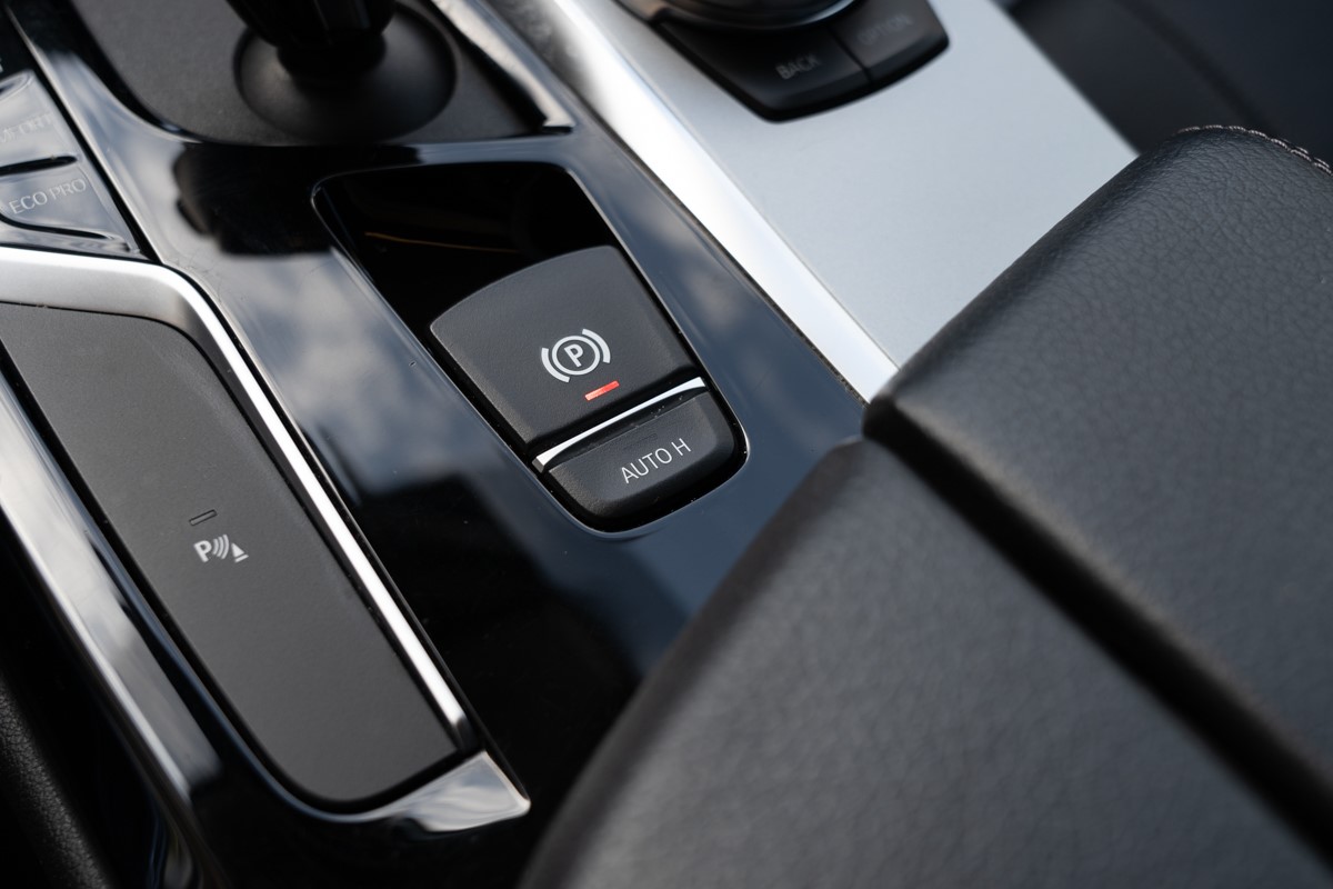 BMW
 5-Series 520d