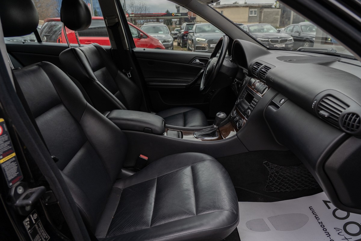 Mercedes-Benz C-Class
 220 CDI