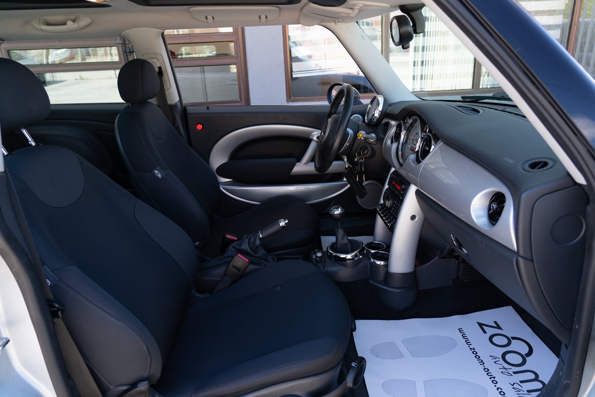 MINI
 Cooper 
 1,6 Benzin