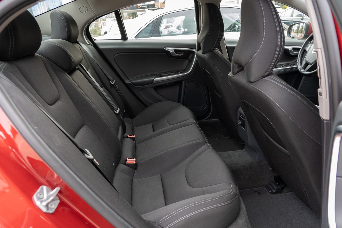 Volvo
 S60
 2.0D D2 Kinetic Business