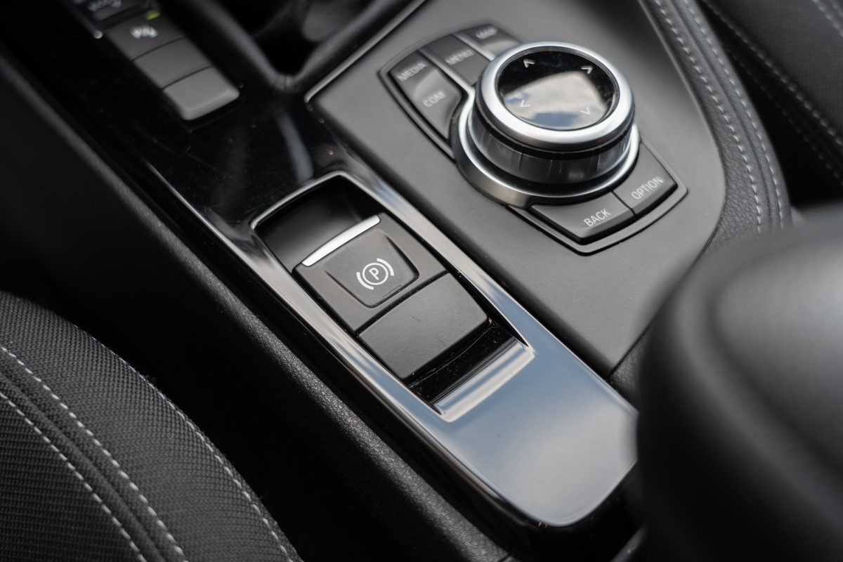 BMW
 X1 18 d SDrive