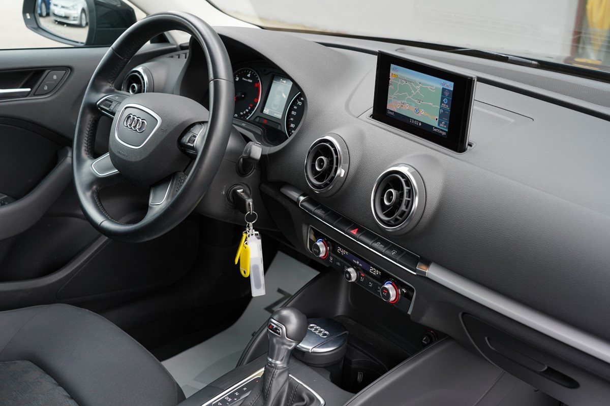 Audi A3
 2,0 TDI S-tronic