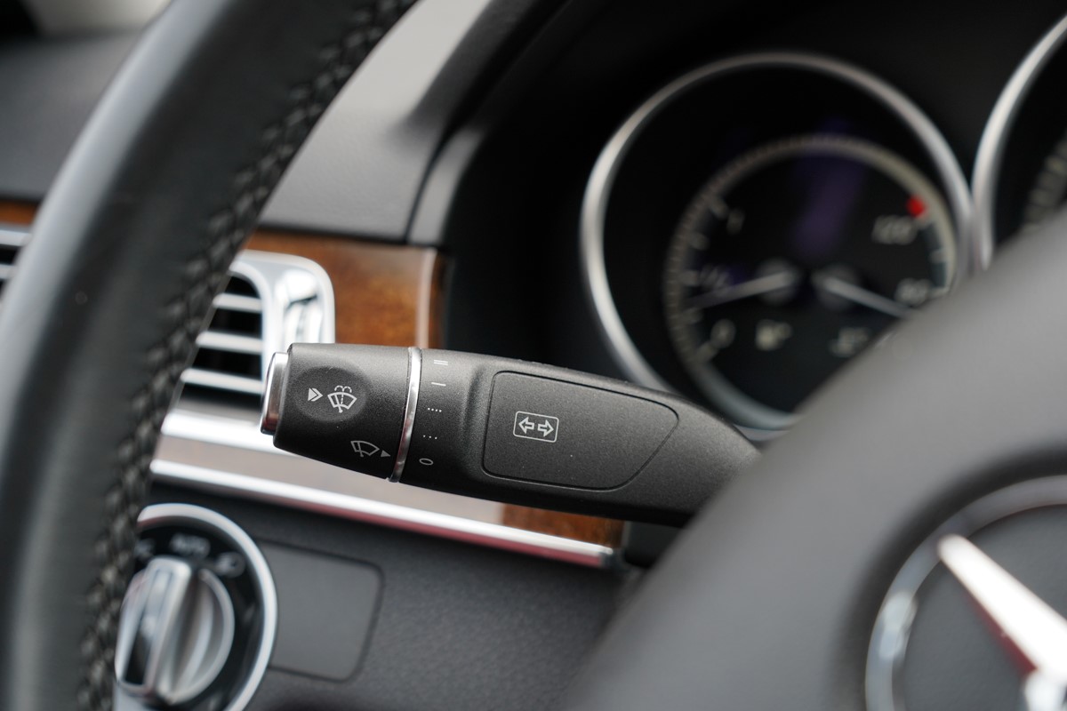 Mercedes-Benz E-Class
 220 CDI