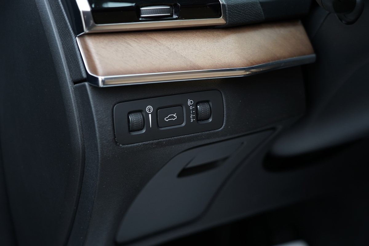 Volvo
 XC90 
 D5